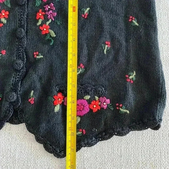 ERIKA Vtg‎ Cottagecore Floral Embroidered Beads Vest Button Black SmallP Spring - Picture 6 of 6